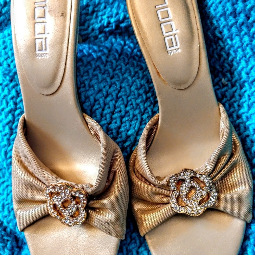 Moda Spana Gold Sandals with rhinestones